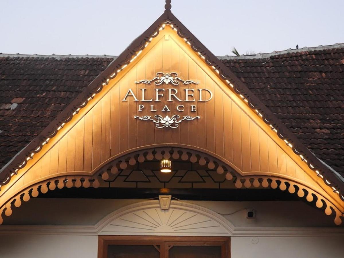 Alfred Place Коччи Экстерьер фото
